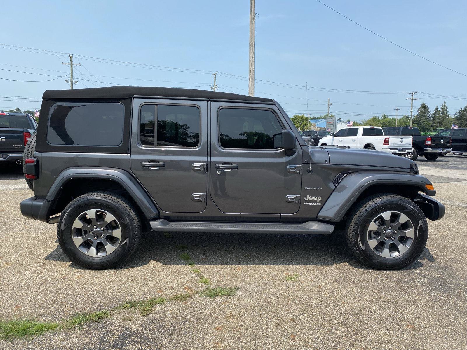 Used 2022 Jeep Wrangler Unlimited Sahara w/ Cold Weather Group AWD/4WD image 6