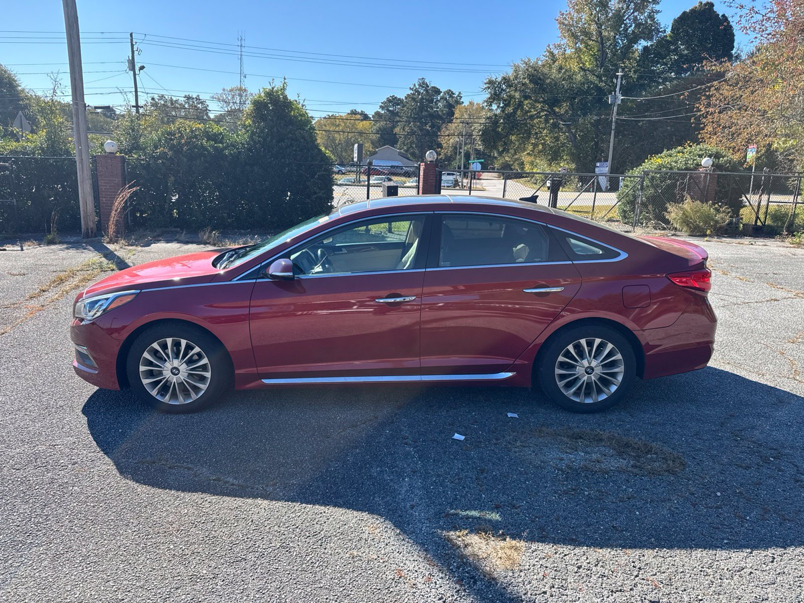 Used 2015 Hyundai Sonata Limited w/ Option Group 05 FWD image 2