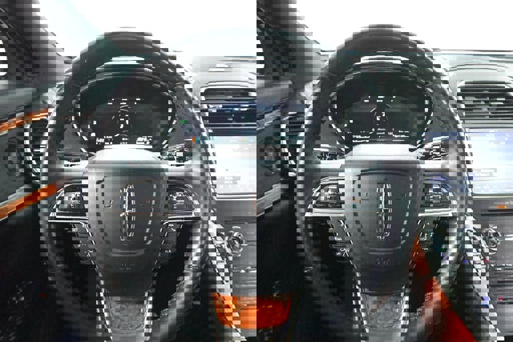 Used 2020 Lincoln Nautilus Reserve w/ Equipment Group 201A image 15