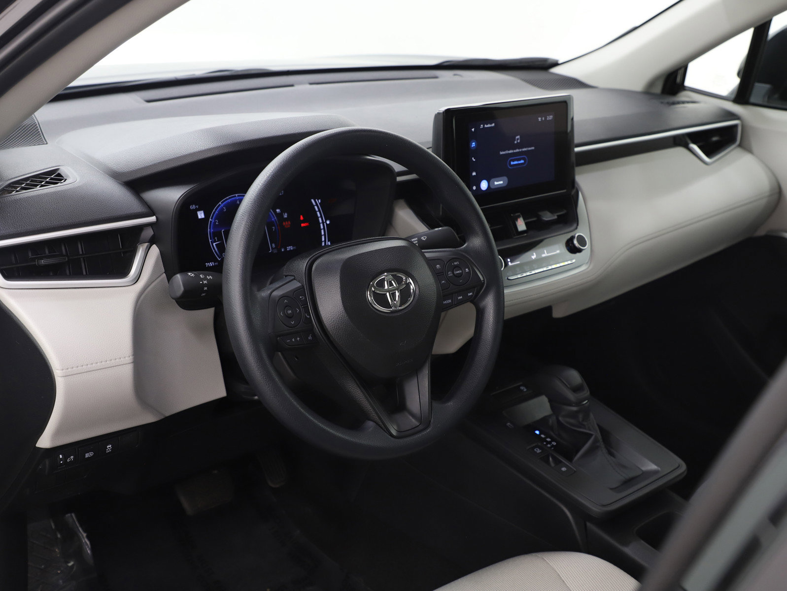 Used 2026 Toyota Corolla Cross L image 22