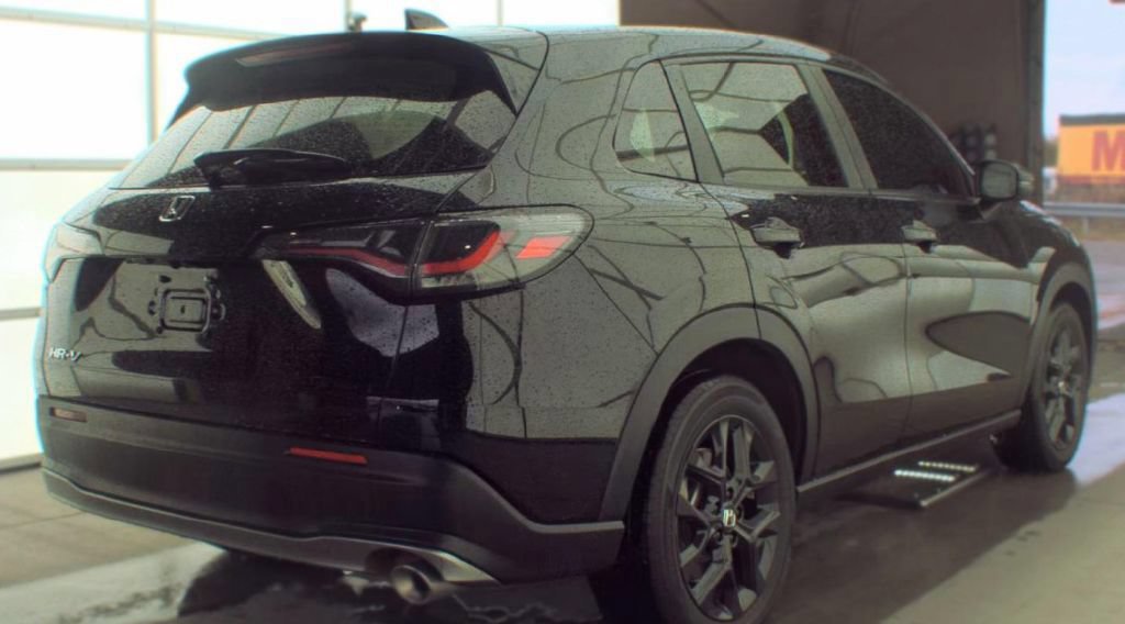 Used 2025 Honda HR-V Sport image 3