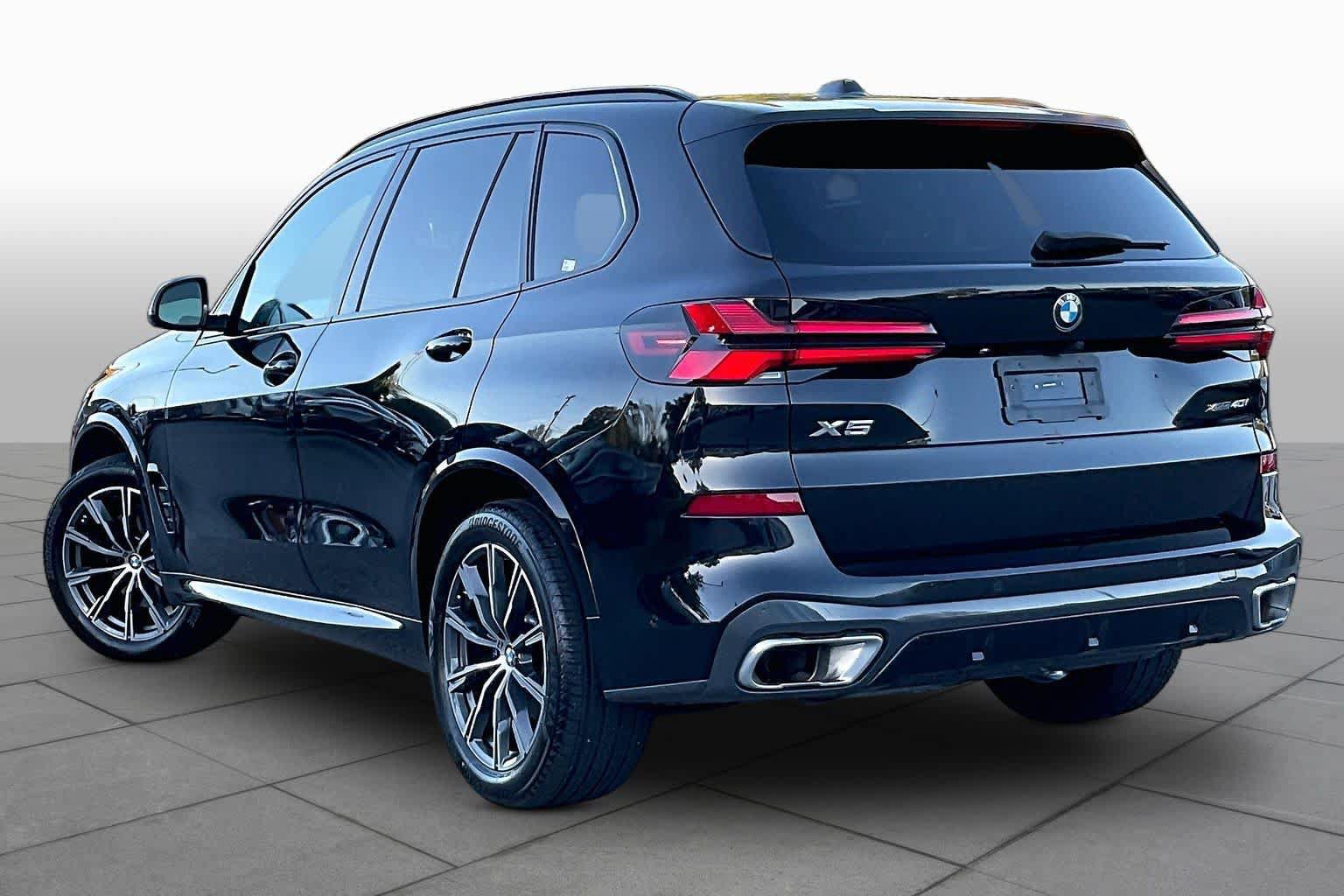Used 2024 BMW X5 xDrive40i w/ M Sport Package AWD/4WD image 11