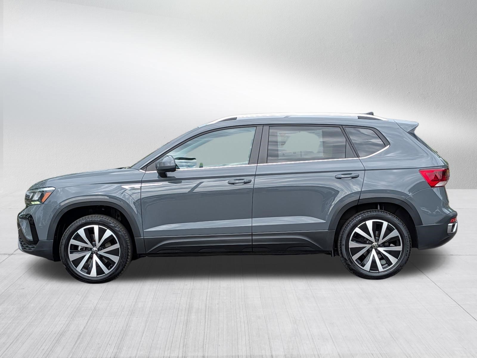 Used 2022 Volkswagen Taos SE w/ Driver Assistance Package AWD/4WD image 4