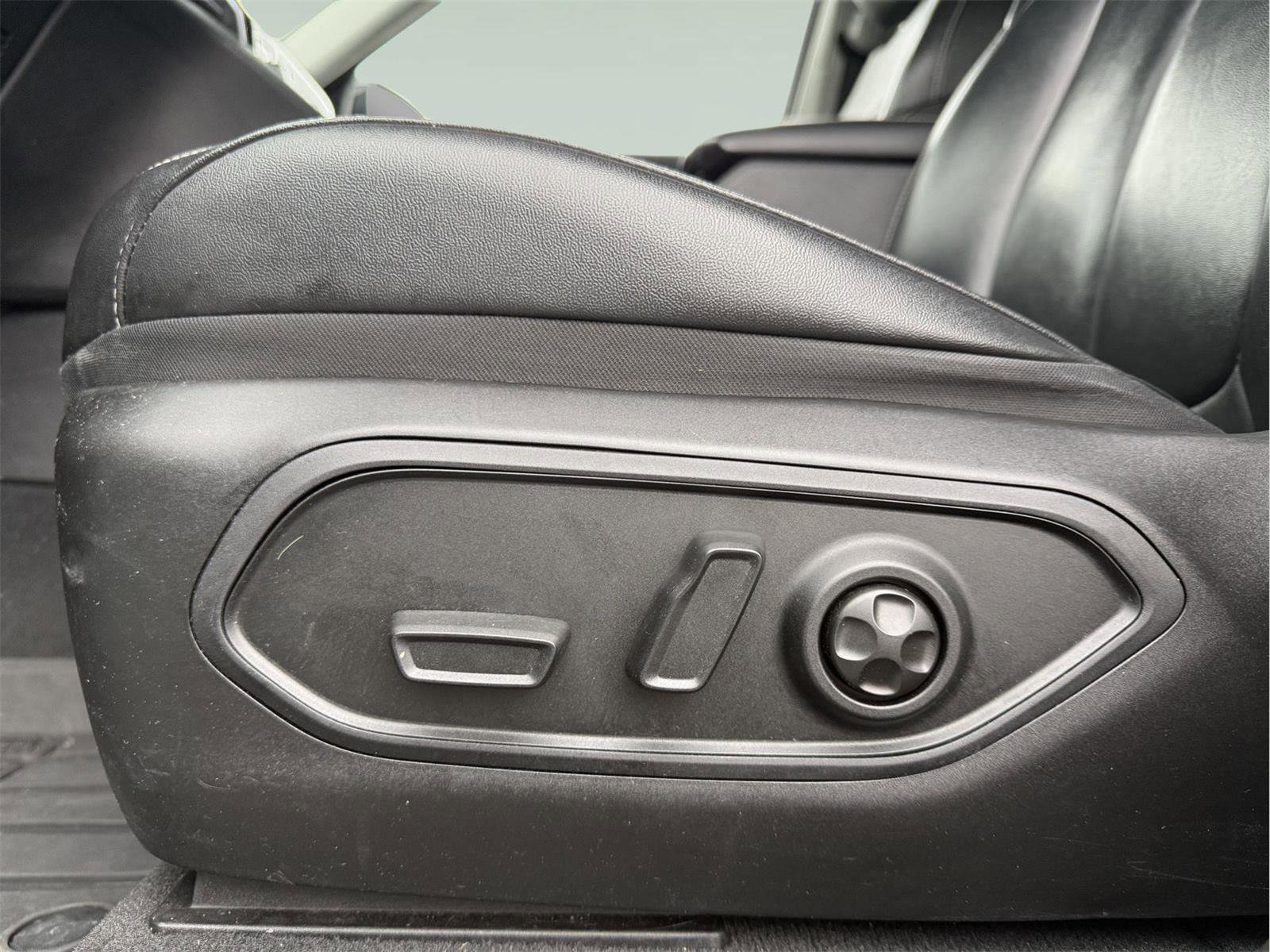 Used 2023 Jeep Grand Cherokee L Limited w/ Trailer Tow Group (B) image 10