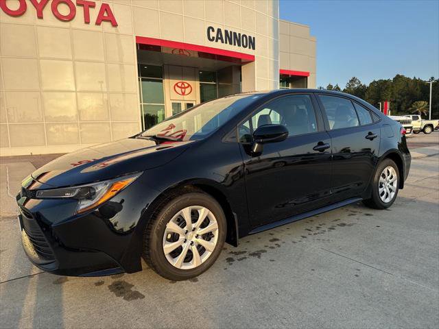 Certified 2025 Toyota Corolla LE FWD image 1