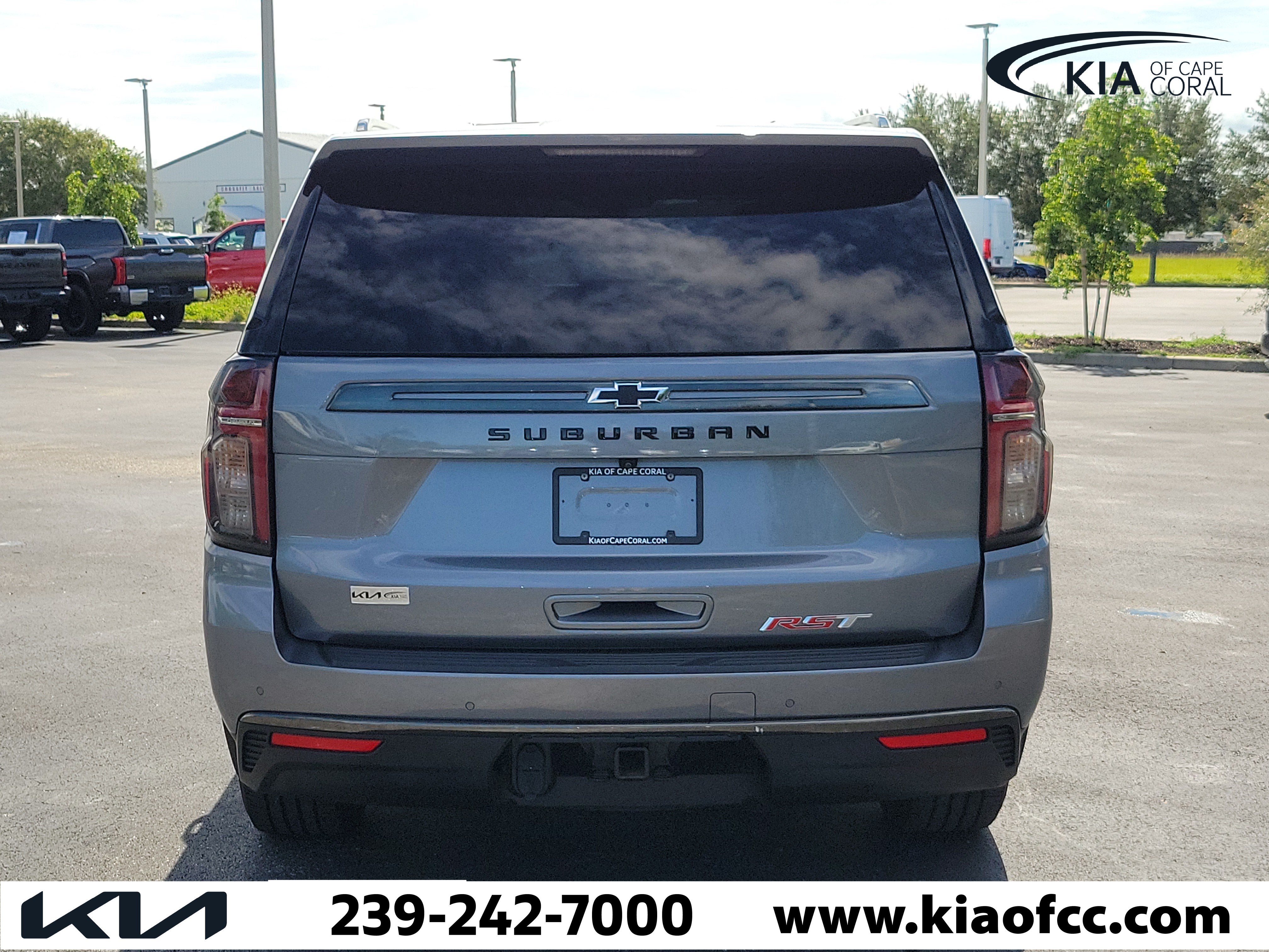Used 2022 Chevrolet Suburban RST w/ Luxury Package AWD/4WD image 5