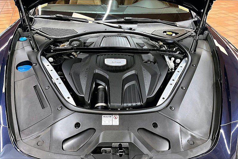 Used 2019 Porsche Panamera w/ Premium Package image 9