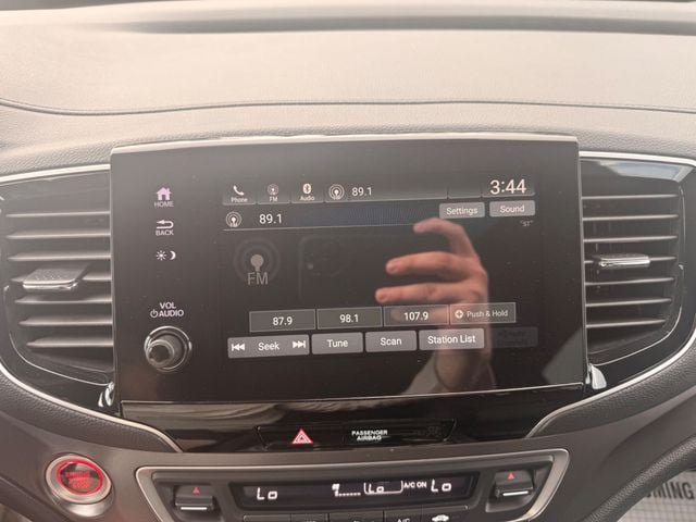 Used 2025 Honda Passport EX-L image 4
