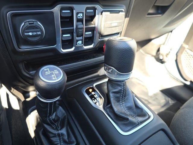 Used 2025 Jeep Wrangler Unlimited Sahara w/ Safety Group AWD/4WD image 28