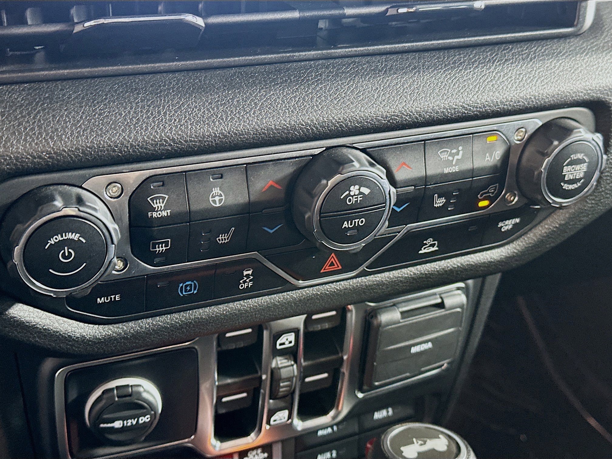 Used 2024 Jeep Wrangler Willys image 23