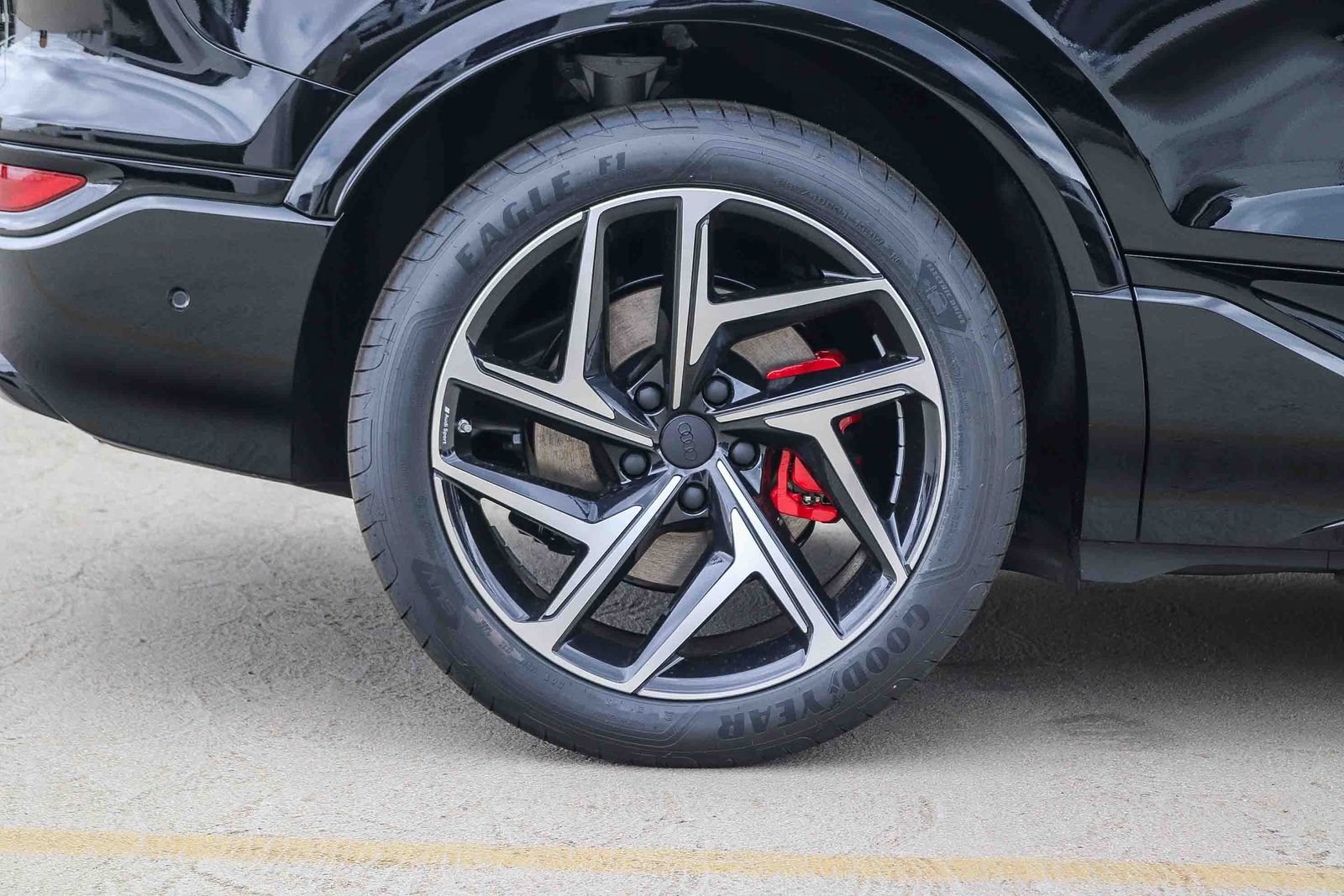 New 2027 Audi SQ6 e-tron Prestige AWD/4WD image 8