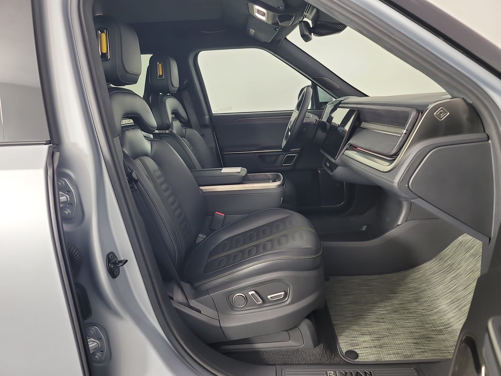 Used 2024 Rivian R1T Adventure Dual AWD/4WD image 23