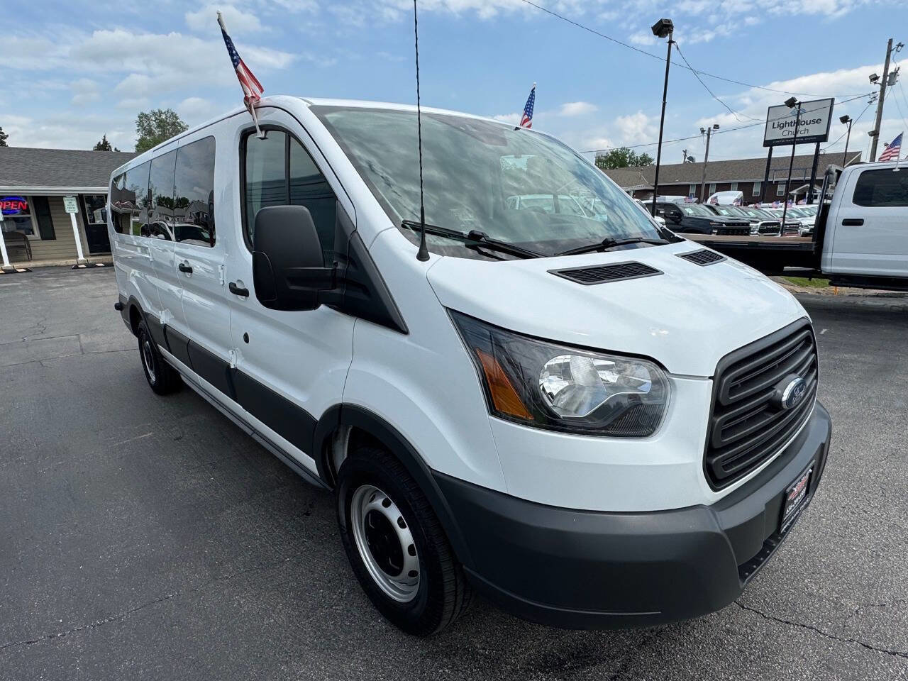 Used 2018 Ford Transit 350 XL image 4