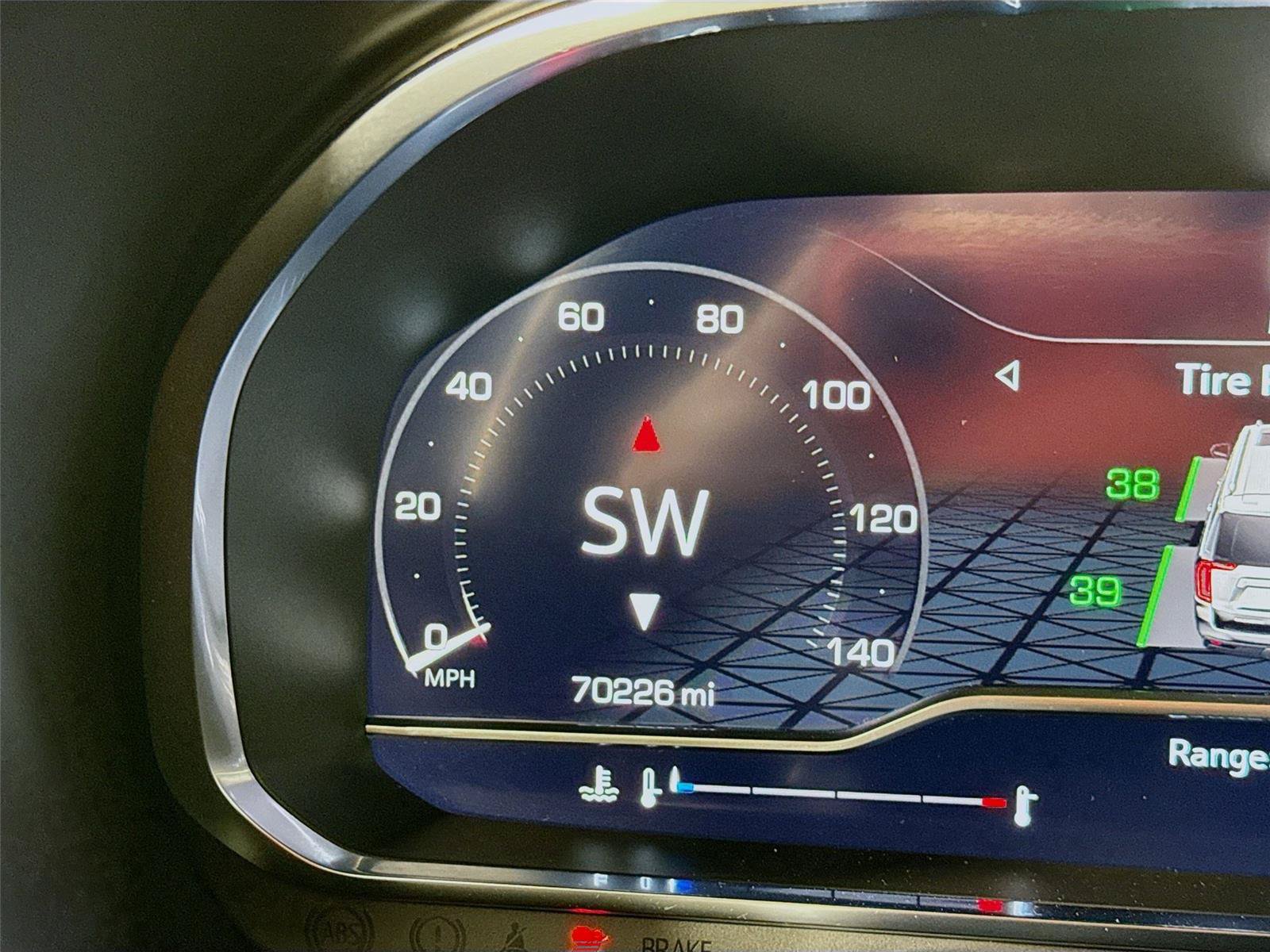 Used 2024 GMC Yukon SLE AWD/4WD image 6