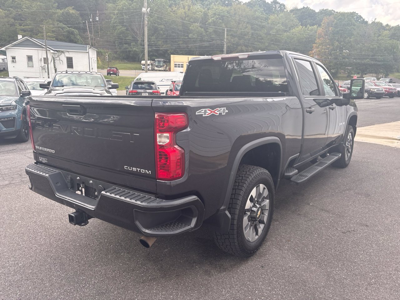 Used 2024 Chevrolet Silverado 2500 Custom AWD/4WD image 5