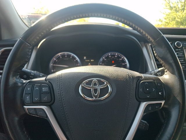 Used 2019 Toyota Highlander XLE AWD/4WD image 20