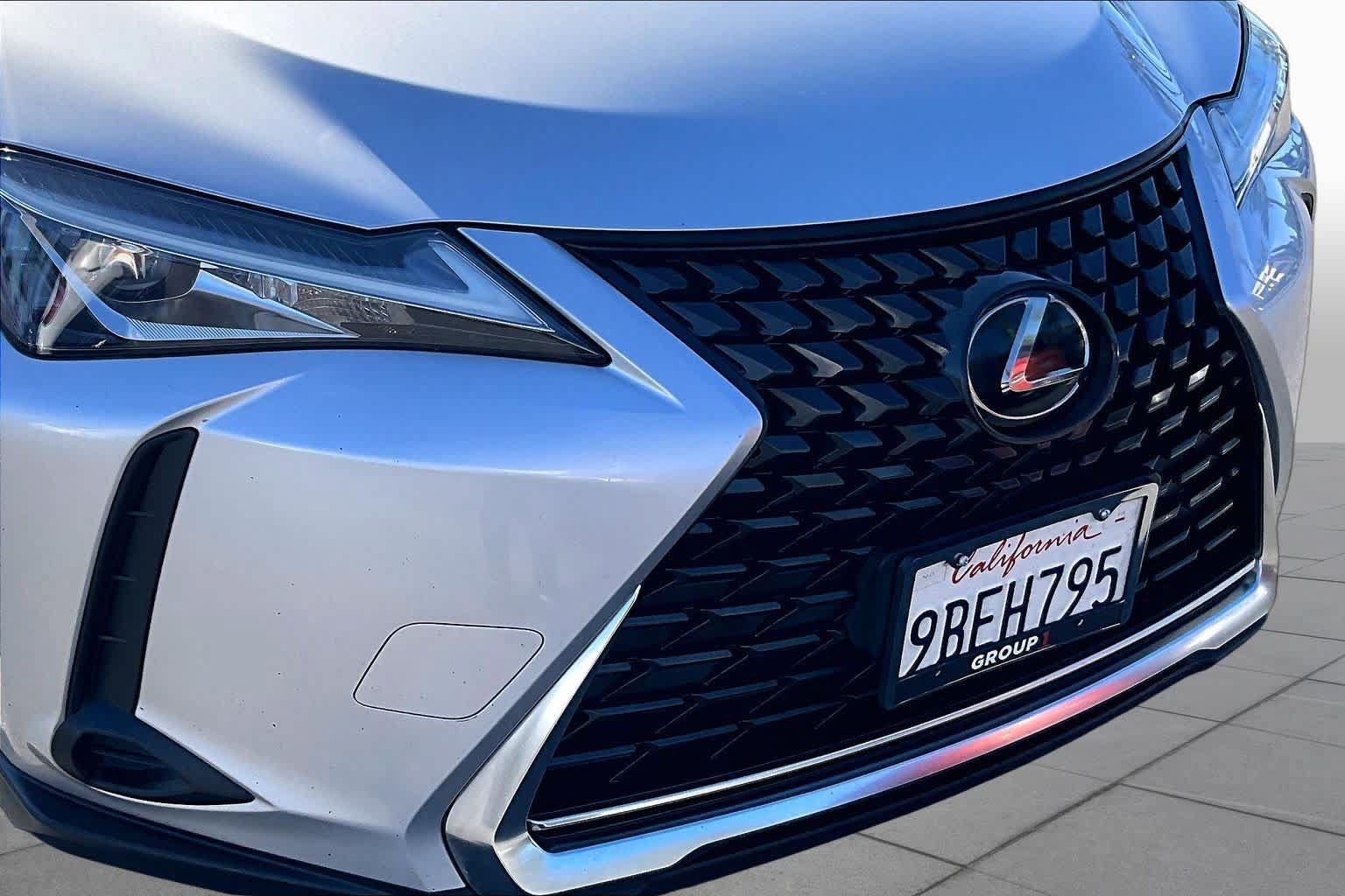 Used 2019 Lexus UX 200 w/ Premium Package FWD image 27