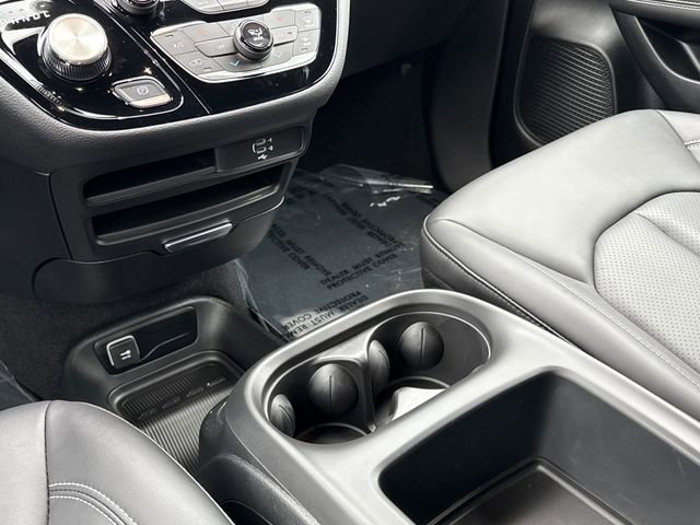 New 2026 Chrysler Pacifica Select AWD/4WD image 13