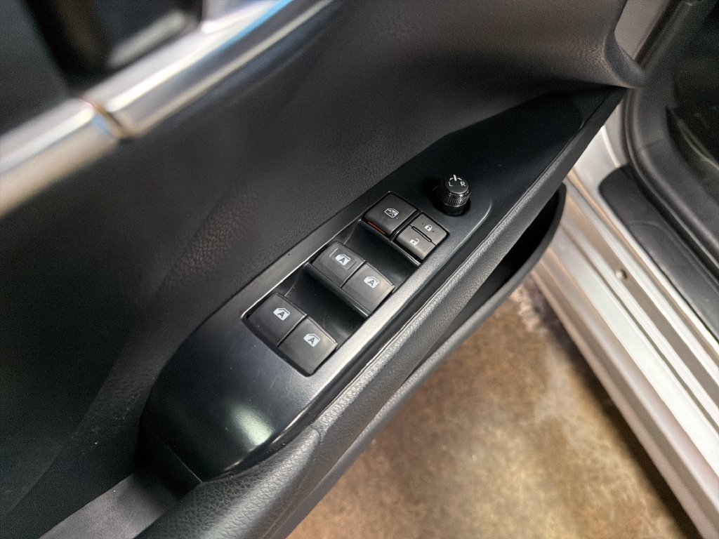 Used 2019 Toyota Camry SE FWD image 15