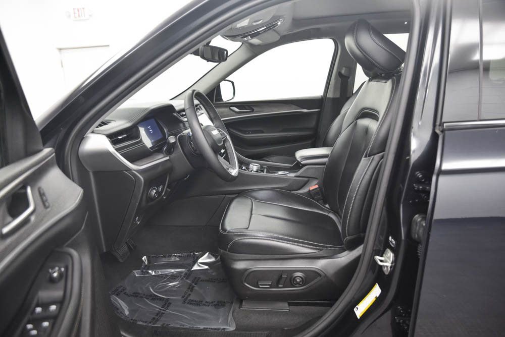 Used 2024 Jeep Grand Cherokee Limited image 13