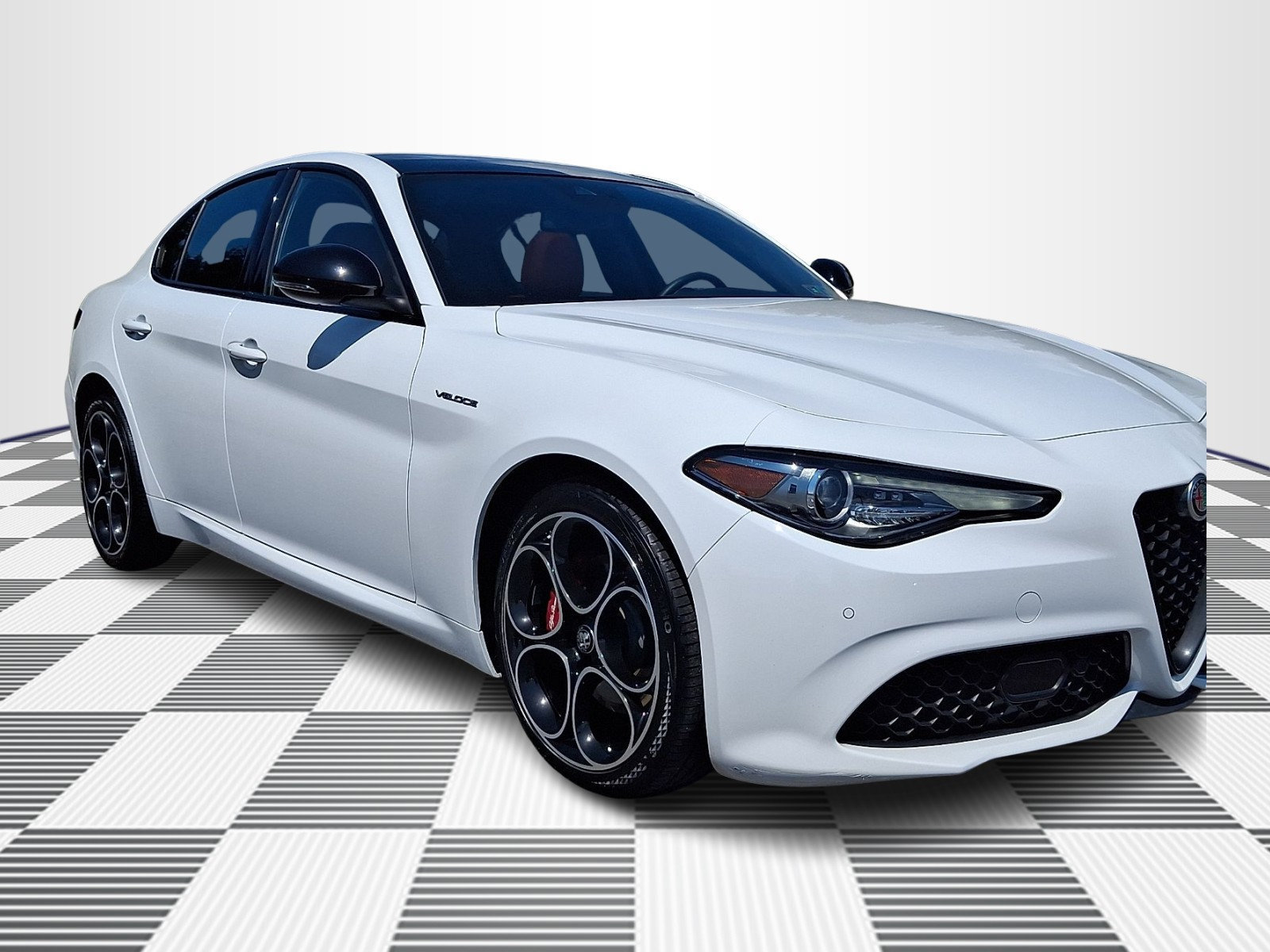 Used 2022 Alfa Romeo Giulia Veloce AWD/4WD image 9