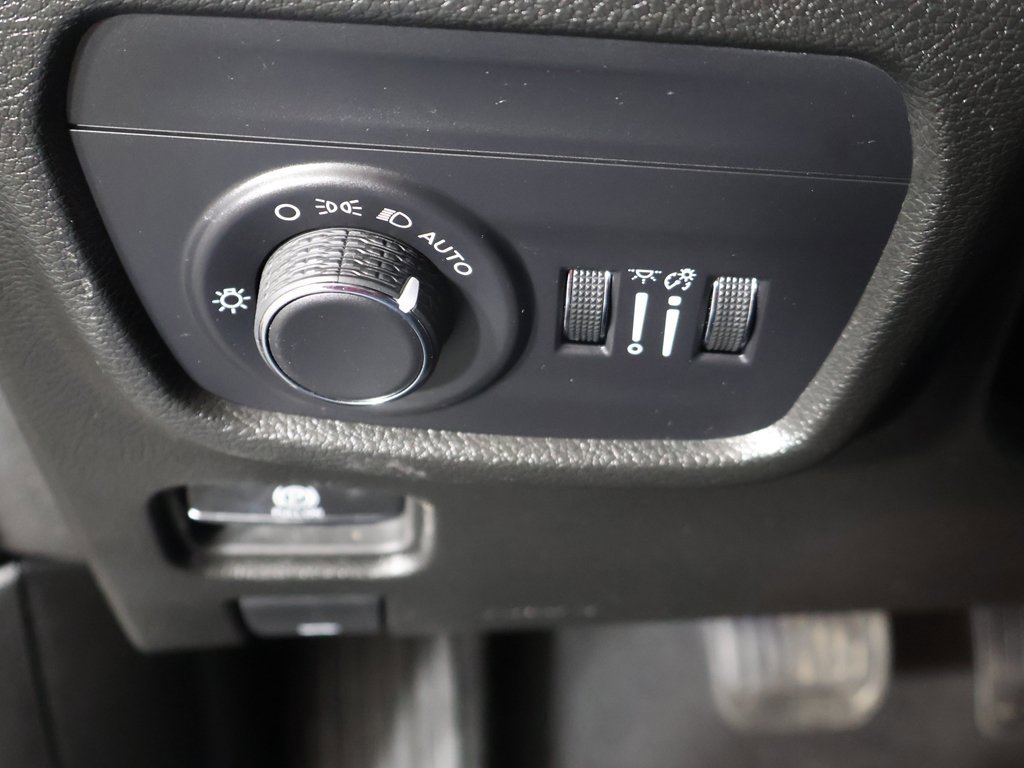 Used 2024 Jeep Grand Cherokee L Altitude image 39