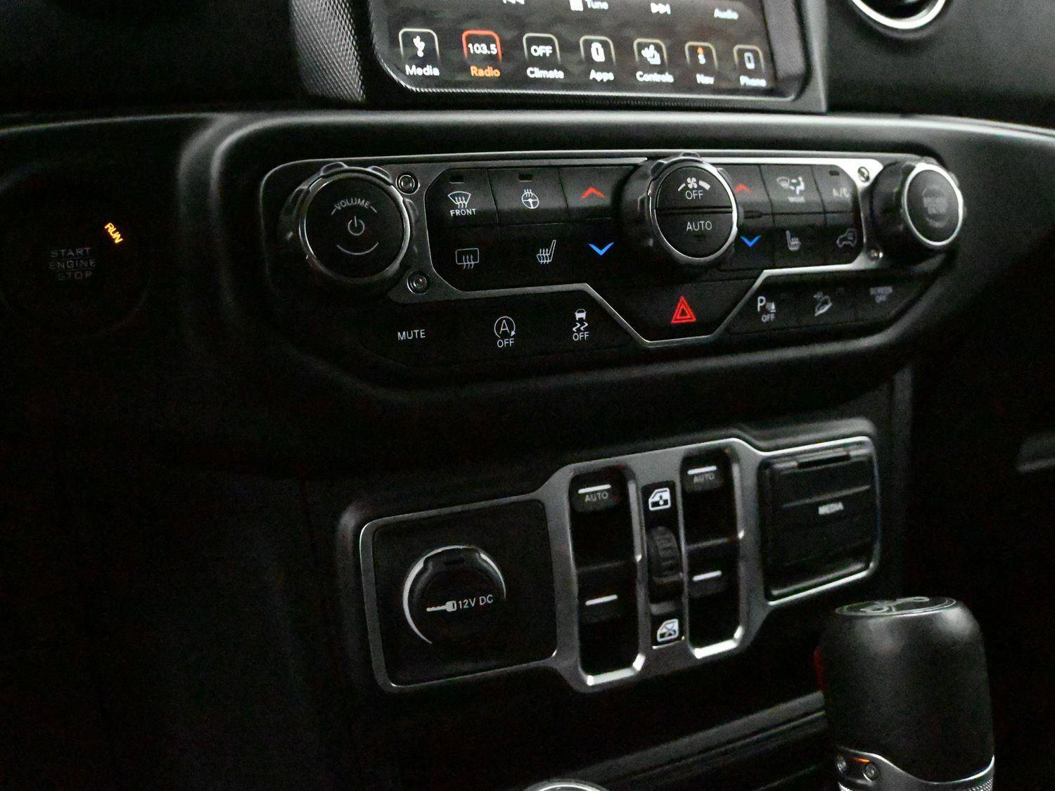 Used 2018 Jeep Wrangler Unlimited Sahara image 7