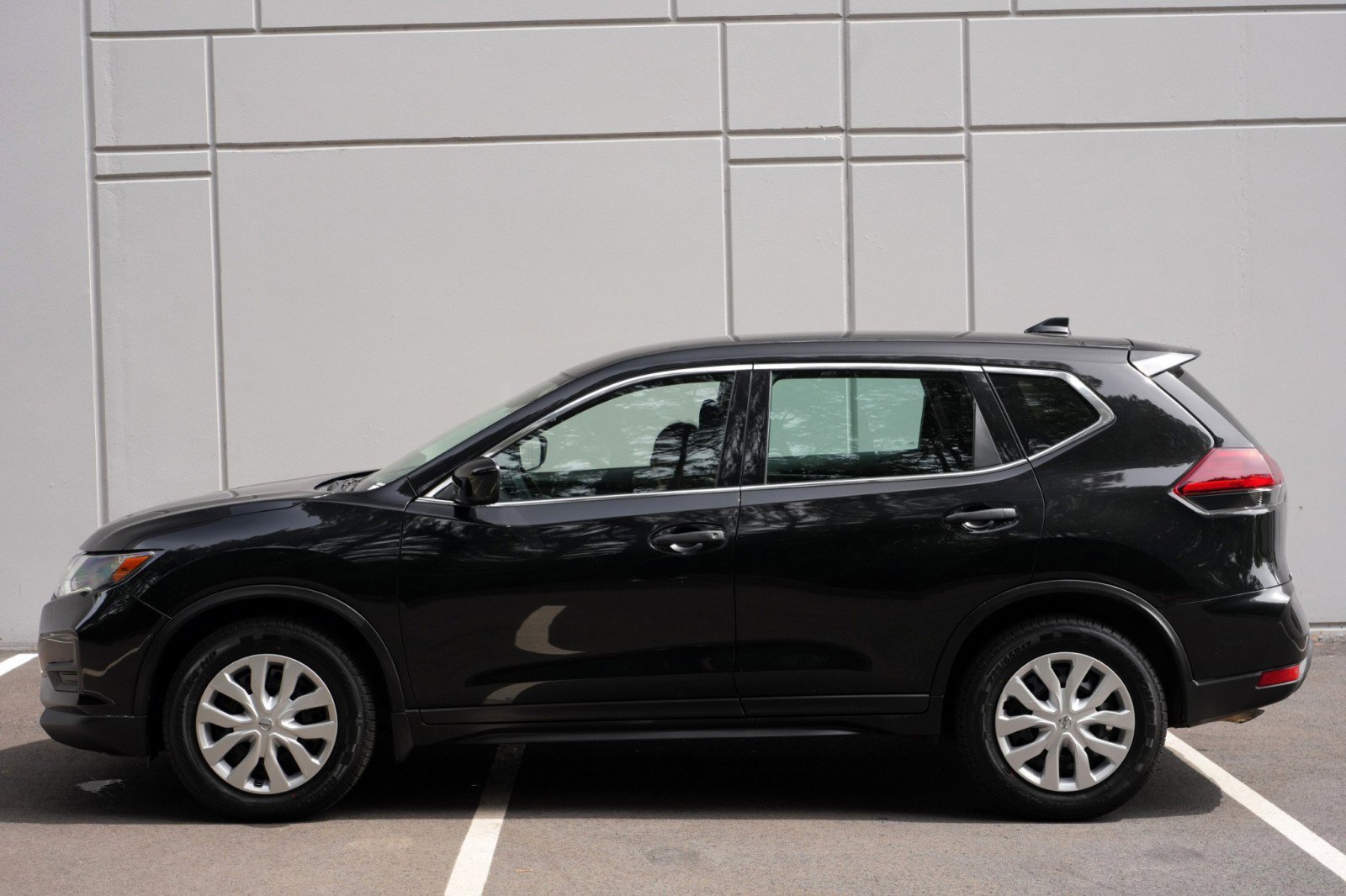 Used 2019 Nissan Rogue S FWD image 42