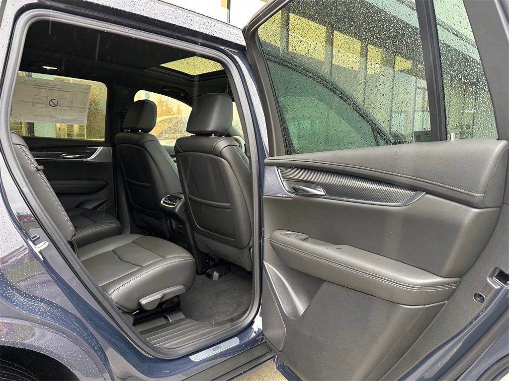 New 2025 Cadillac XT6 Sport w/ Technology Package image 13