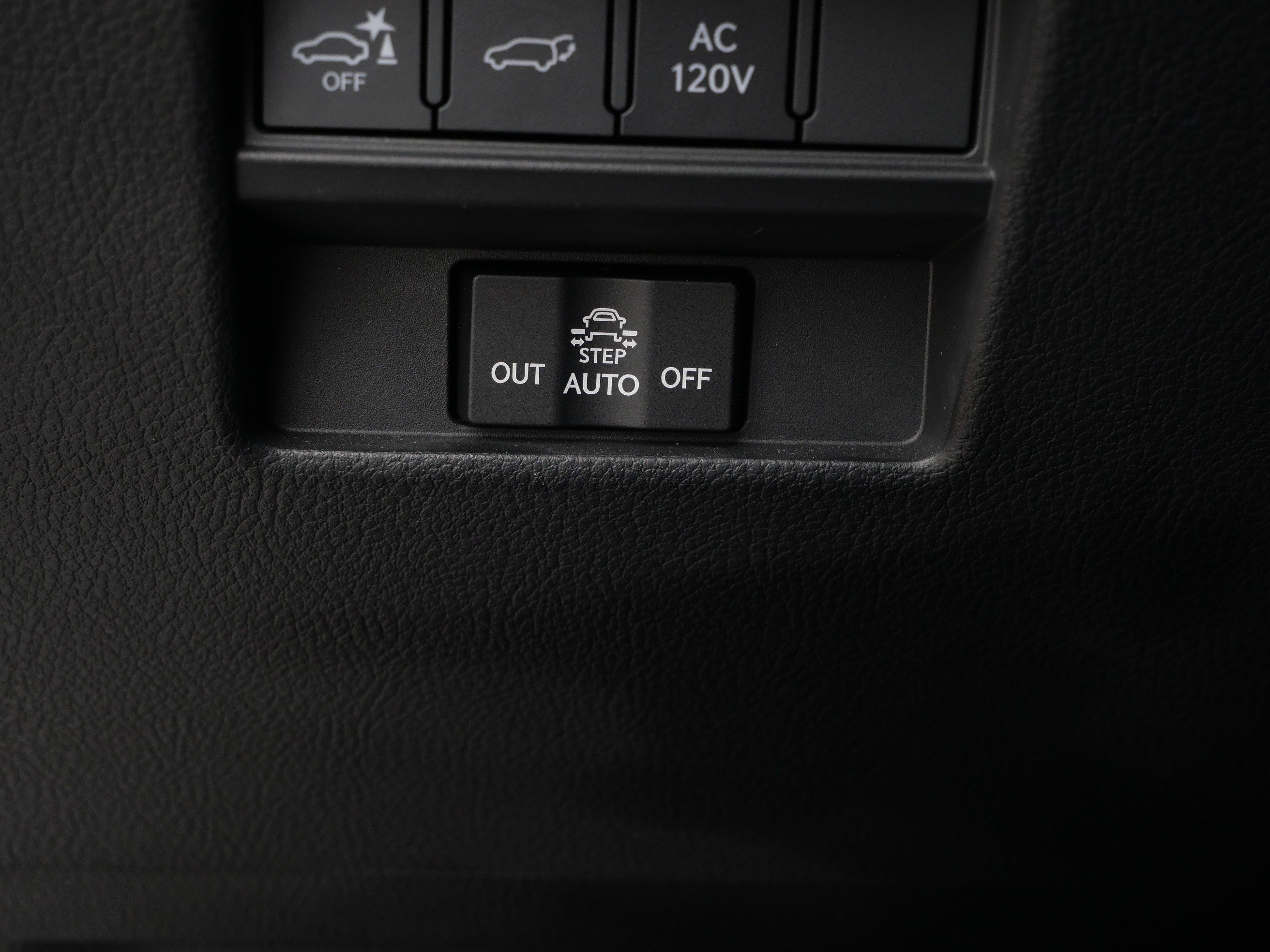 Used 2025 Lexus GX 550 w/ Accessory Package (2T) AWD/4WD image 29