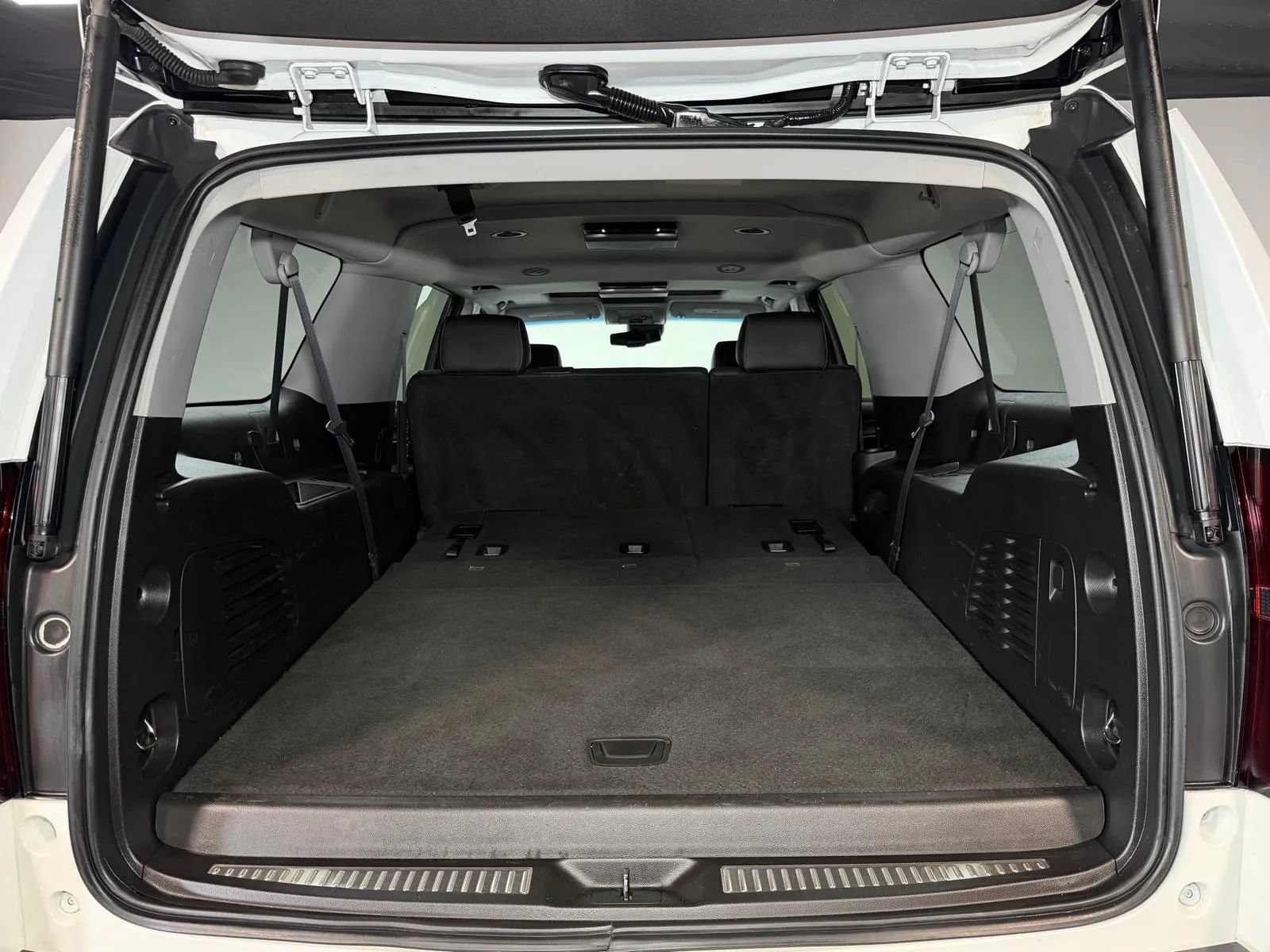 Used 2015 Chevrolet Suburban LT RWD image 15