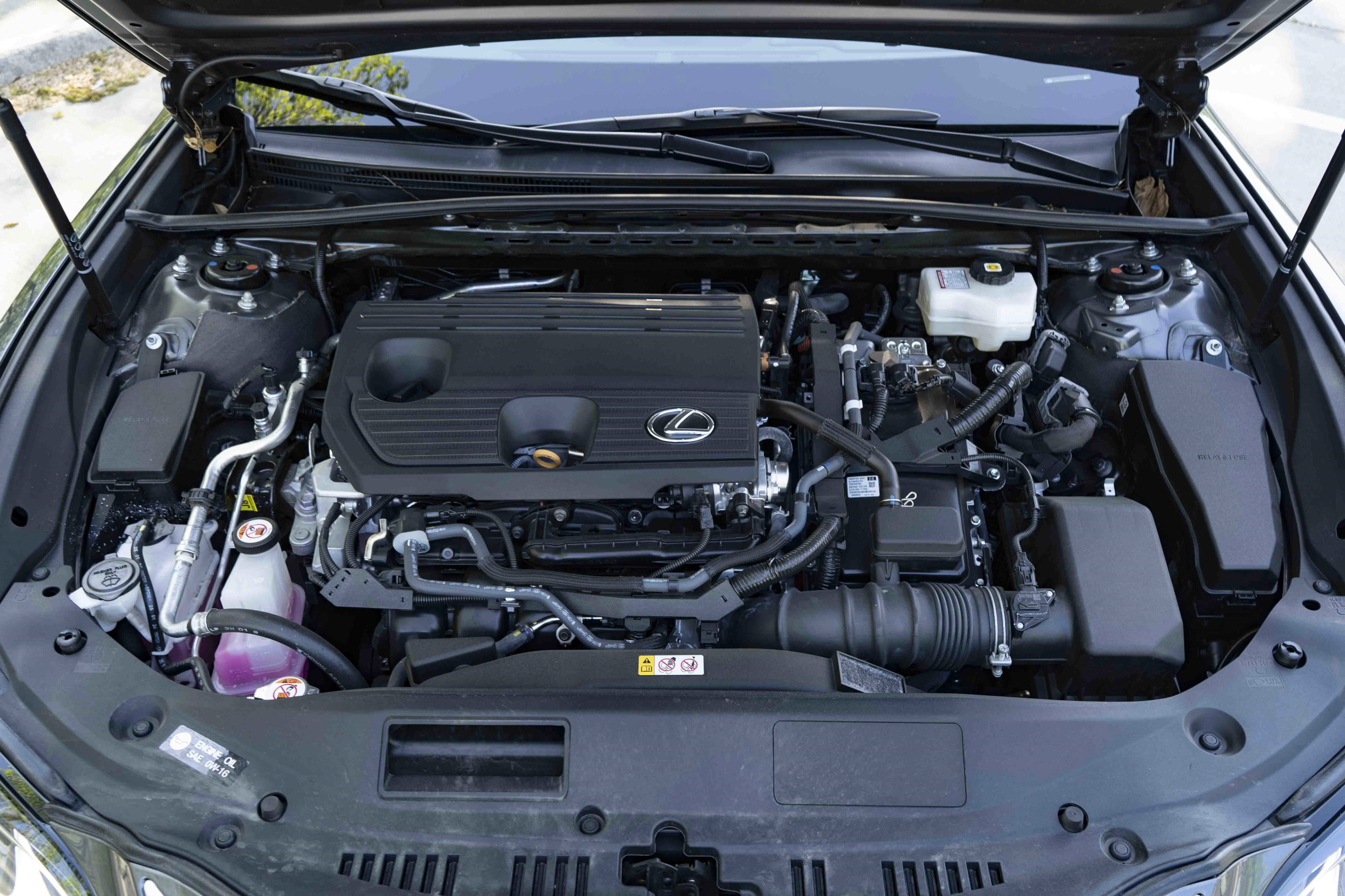 Used 2025 Lexus ES 300h w/ Premium Package image 47