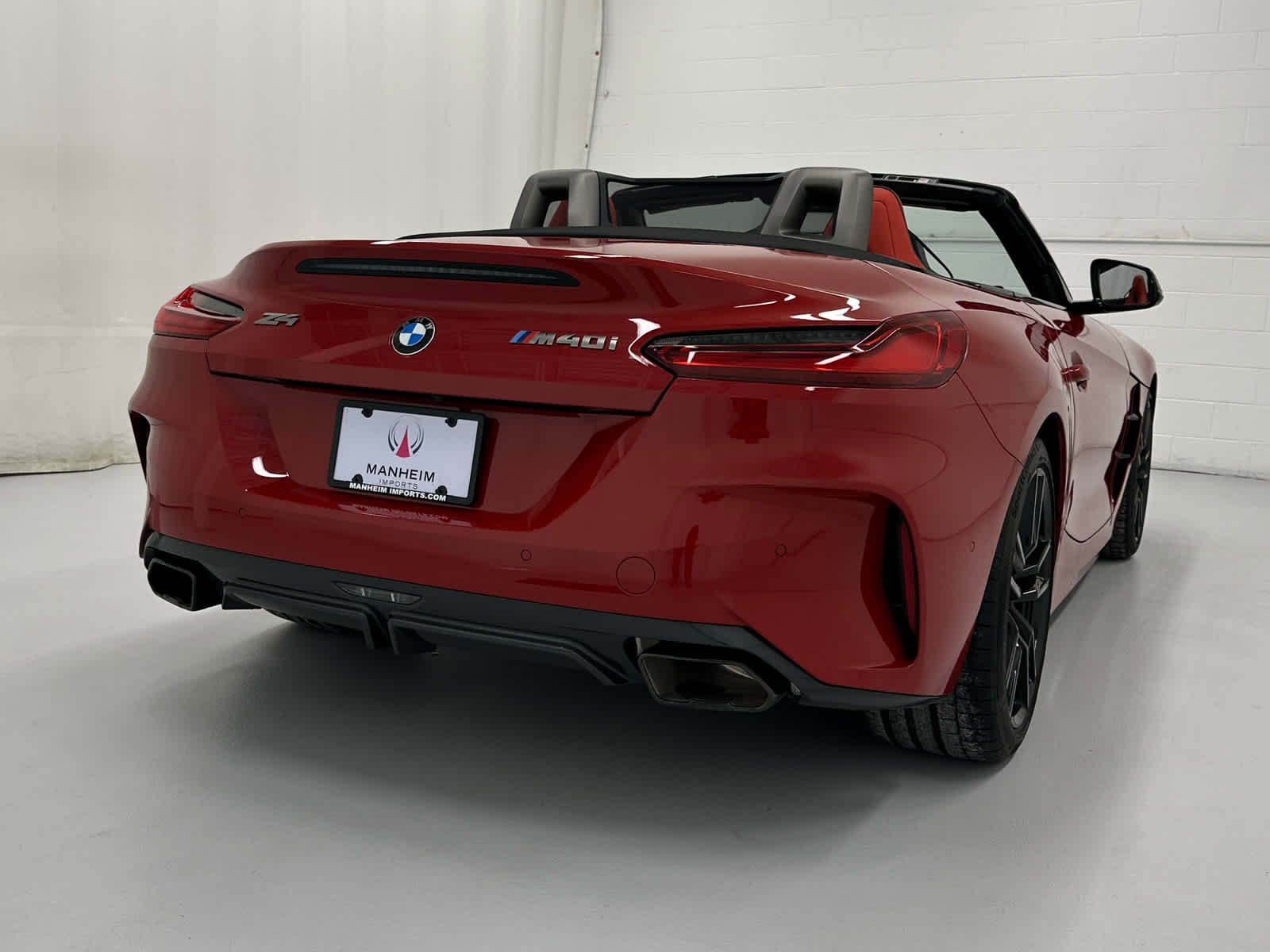 Used 2024 BMW Z4 M40i w/ Premium Package image 5
