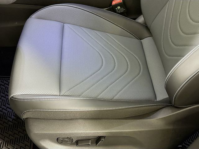 New 2025 Volkswagen Tiguan SE image 19