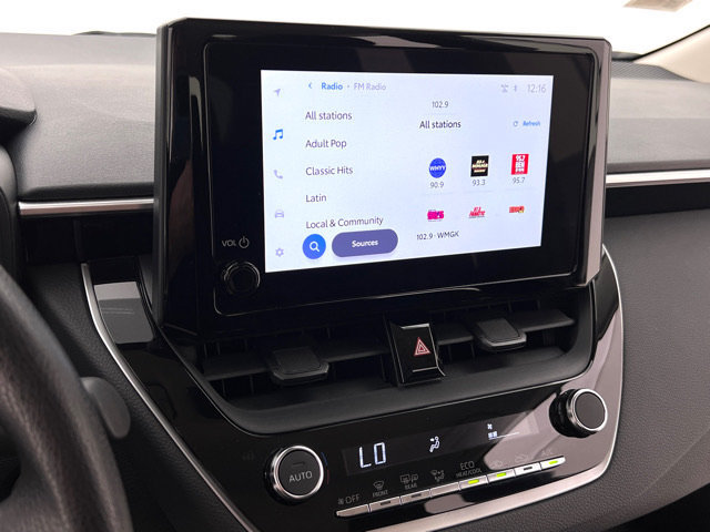 Used 2025 Toyota Corolla LE w/ LE Premium Package FWD image 19