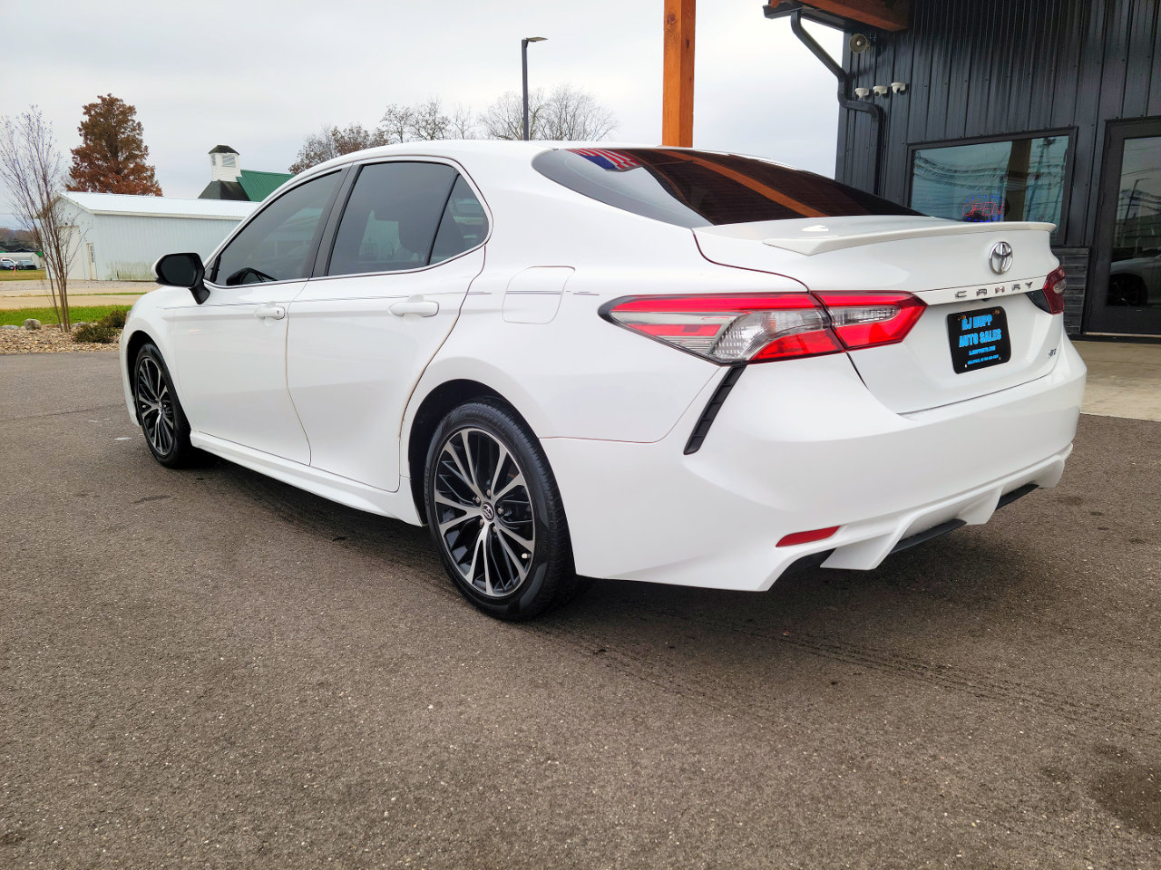 Used 2018 Toyota Camry SE image 6