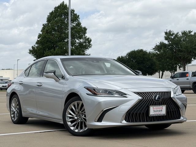 Used 2019 Lexus ES 300h w/ Accessory Package 2 FWD image 2