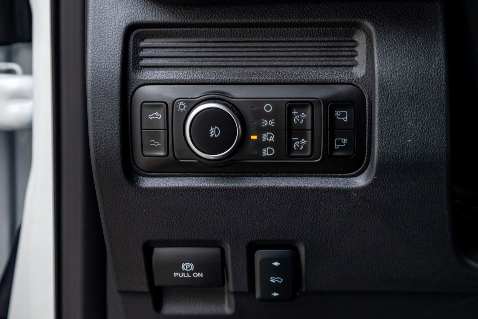 Used 2025 Ford F250 Platinum w/ Tremor Off-Road Package image 23