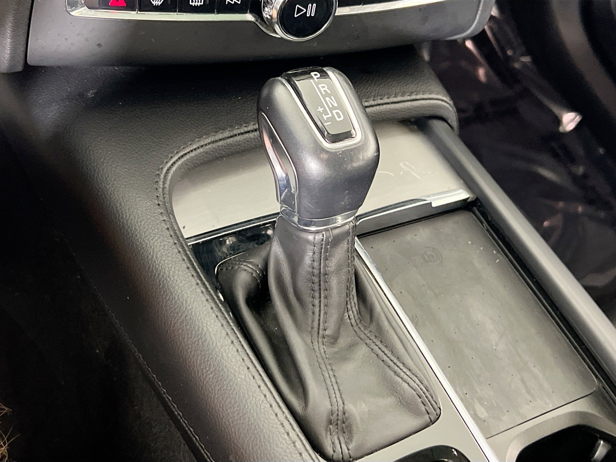 Used 2022 Volvo XC90 T5 Momentum w/ Climate Package image 16