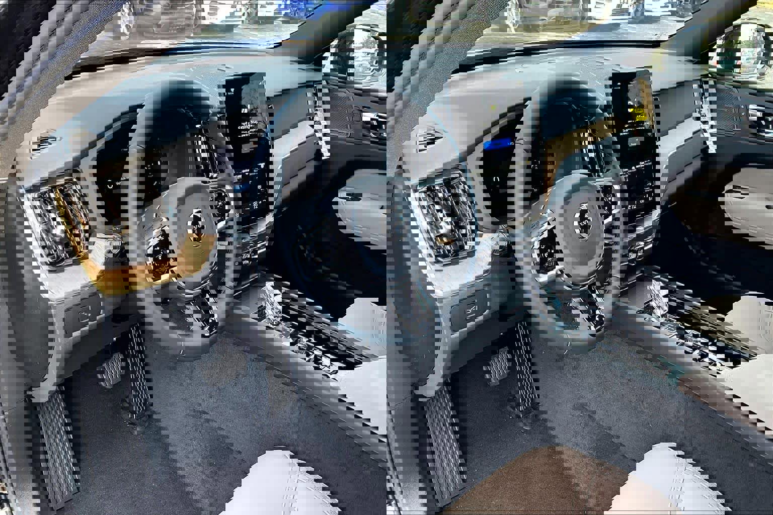 New 2026 Volvo XC60 B5 Plus w/ Protection Package Premier image 9