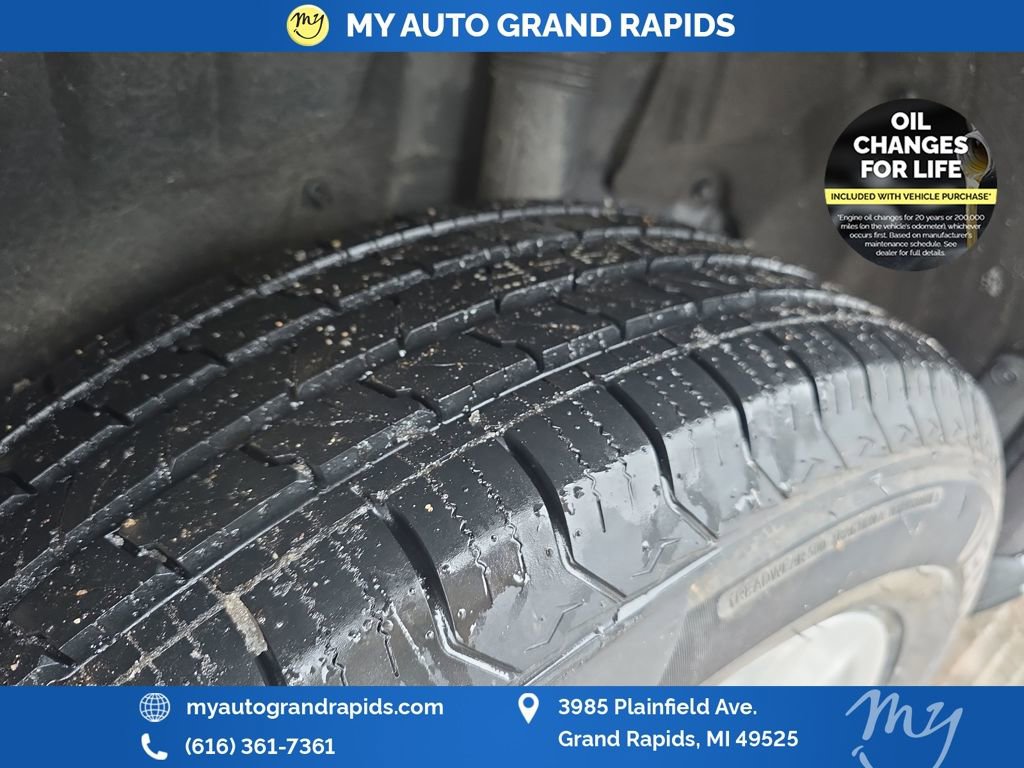 Used 2021 Toyota RAV4 XLE image 32