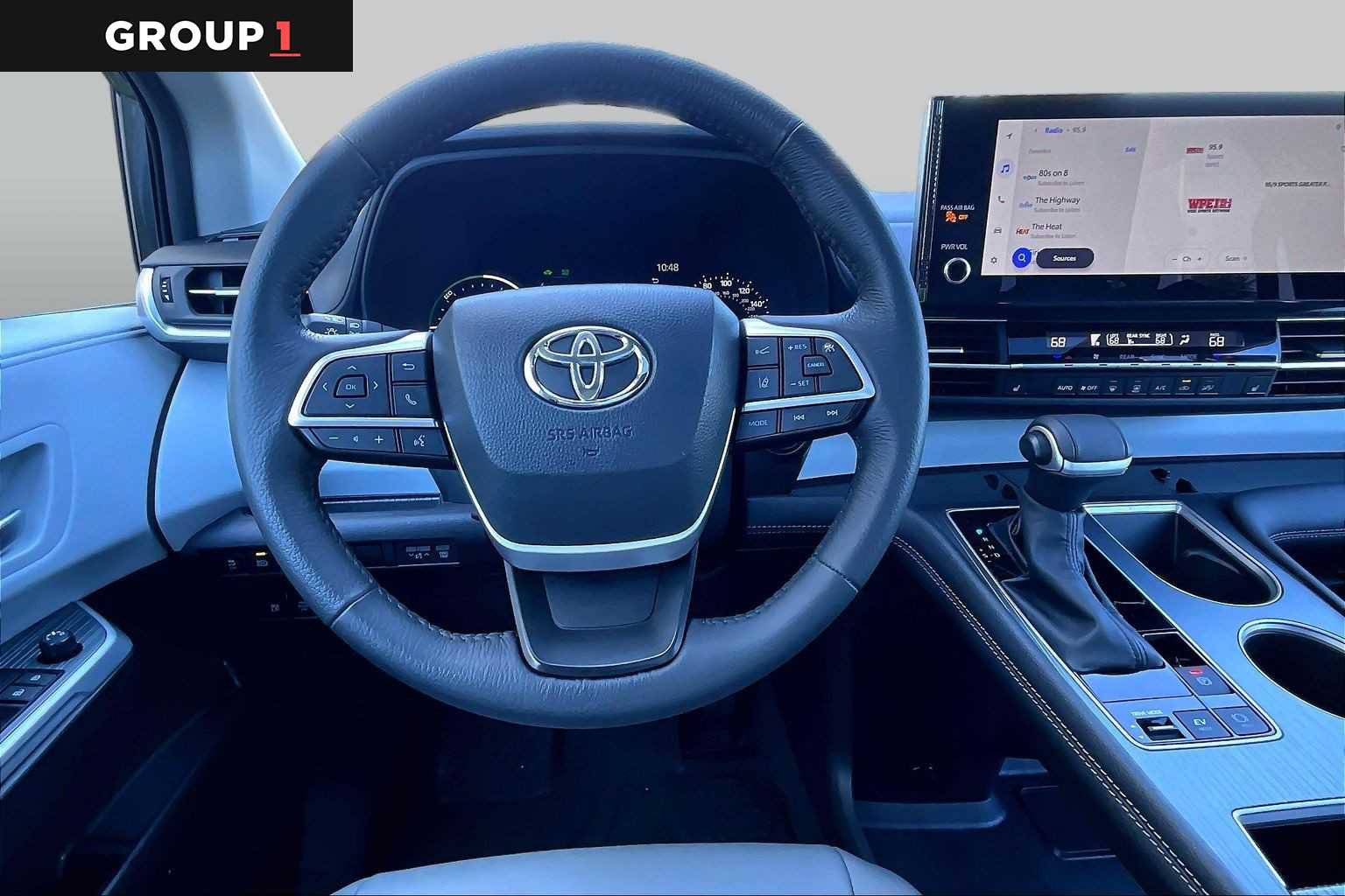 Used 2025 Toyota Sienna XLE AWD/4WD image 6
