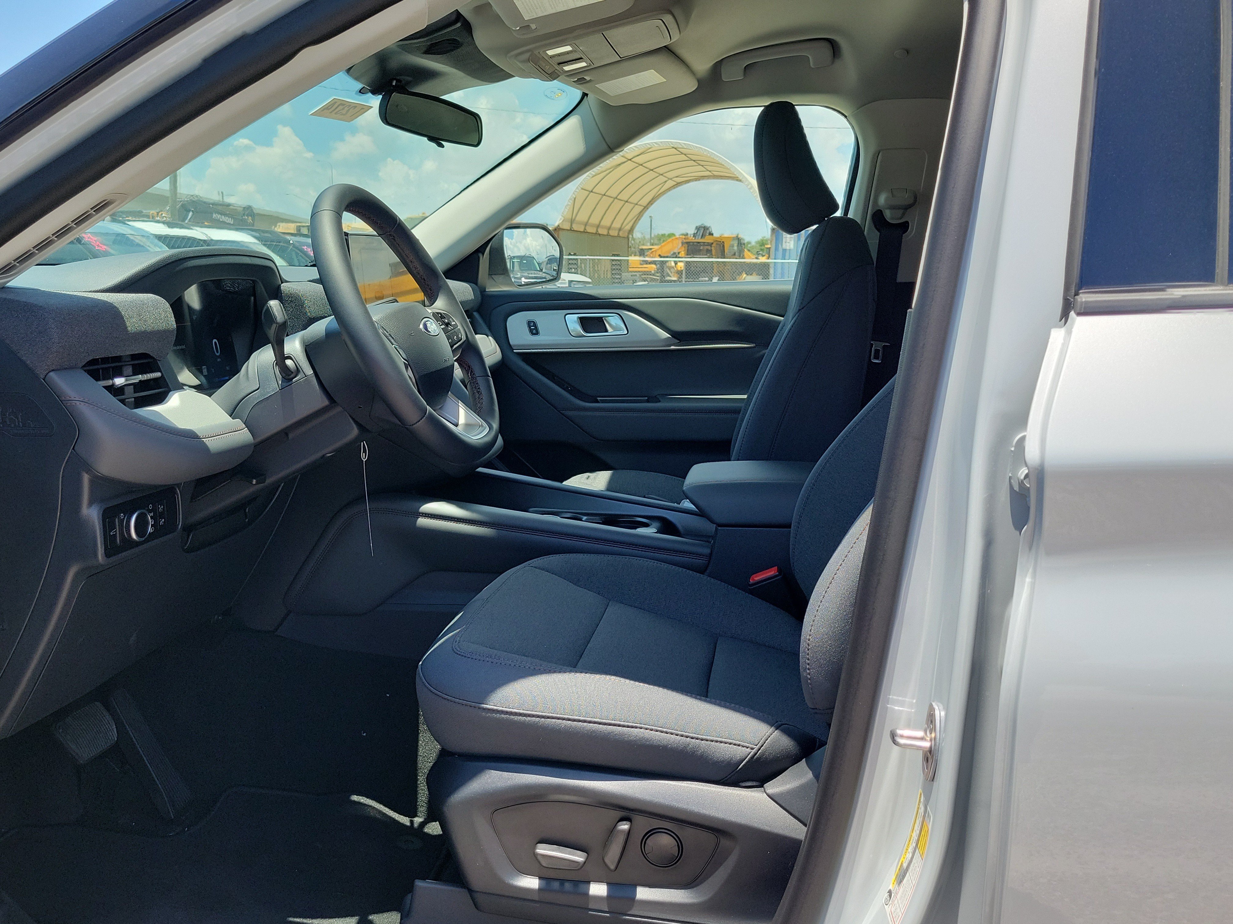 New 2026 Ford Explorer Active RWD image 18