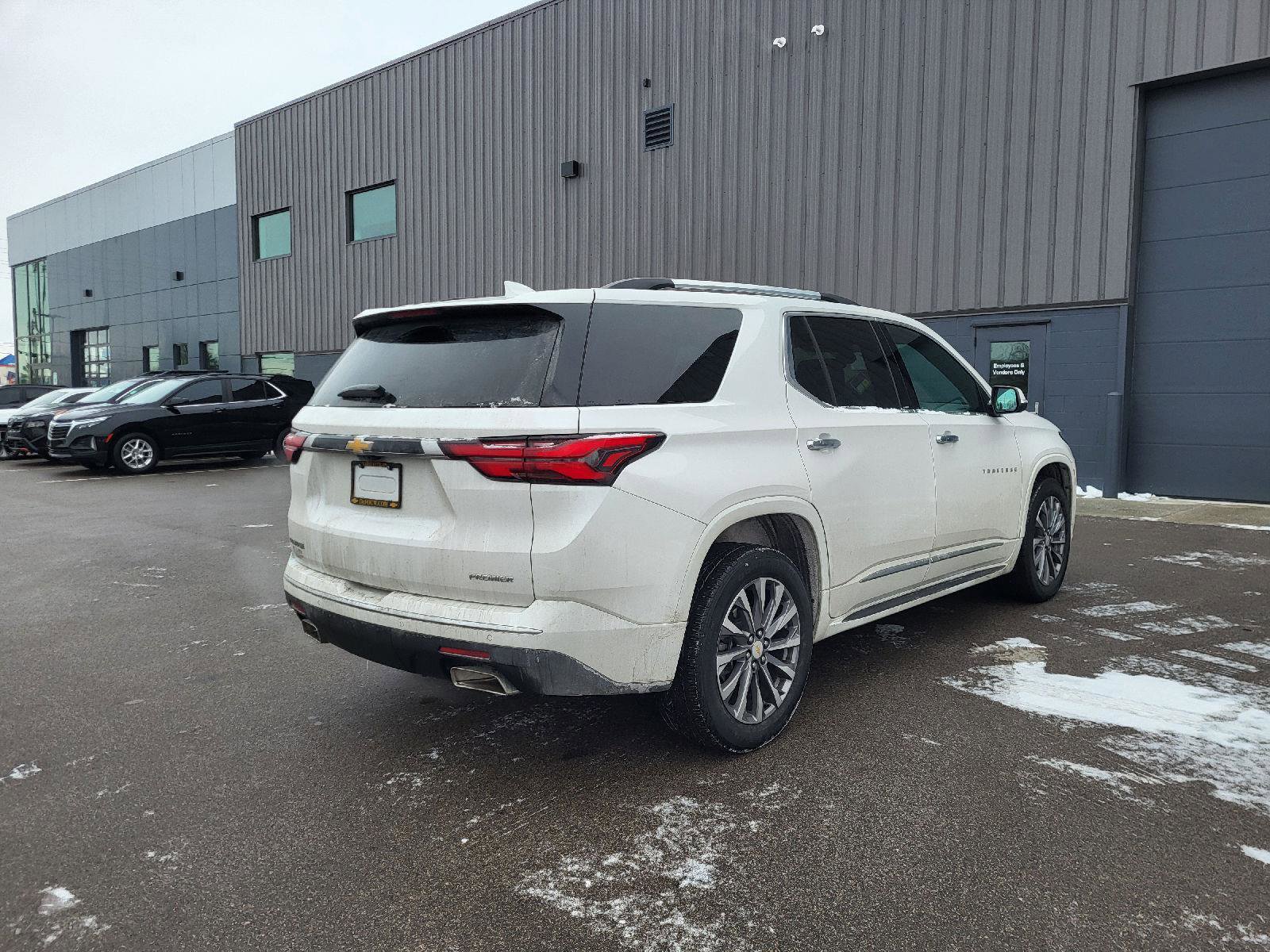 Used 2023 Chevrolet Traverse Premier image 3