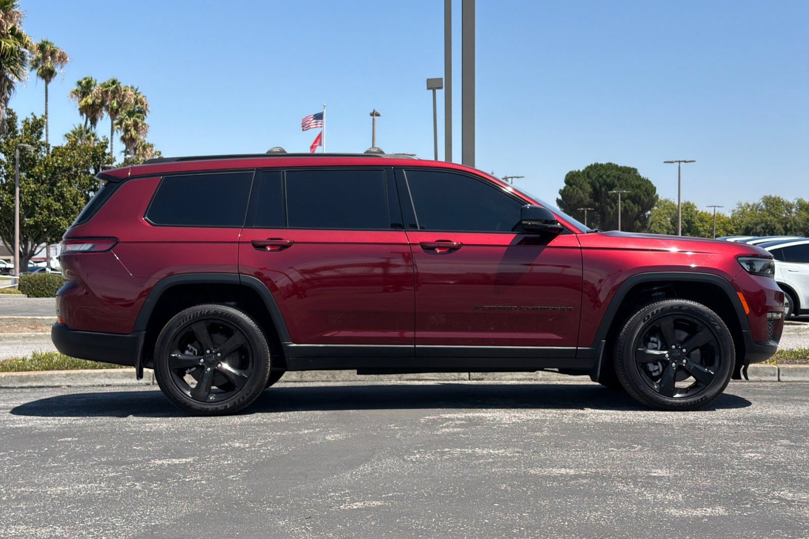 Used 2024 Jeep Grand Cherokee L Altitude AWD/4WD image 3