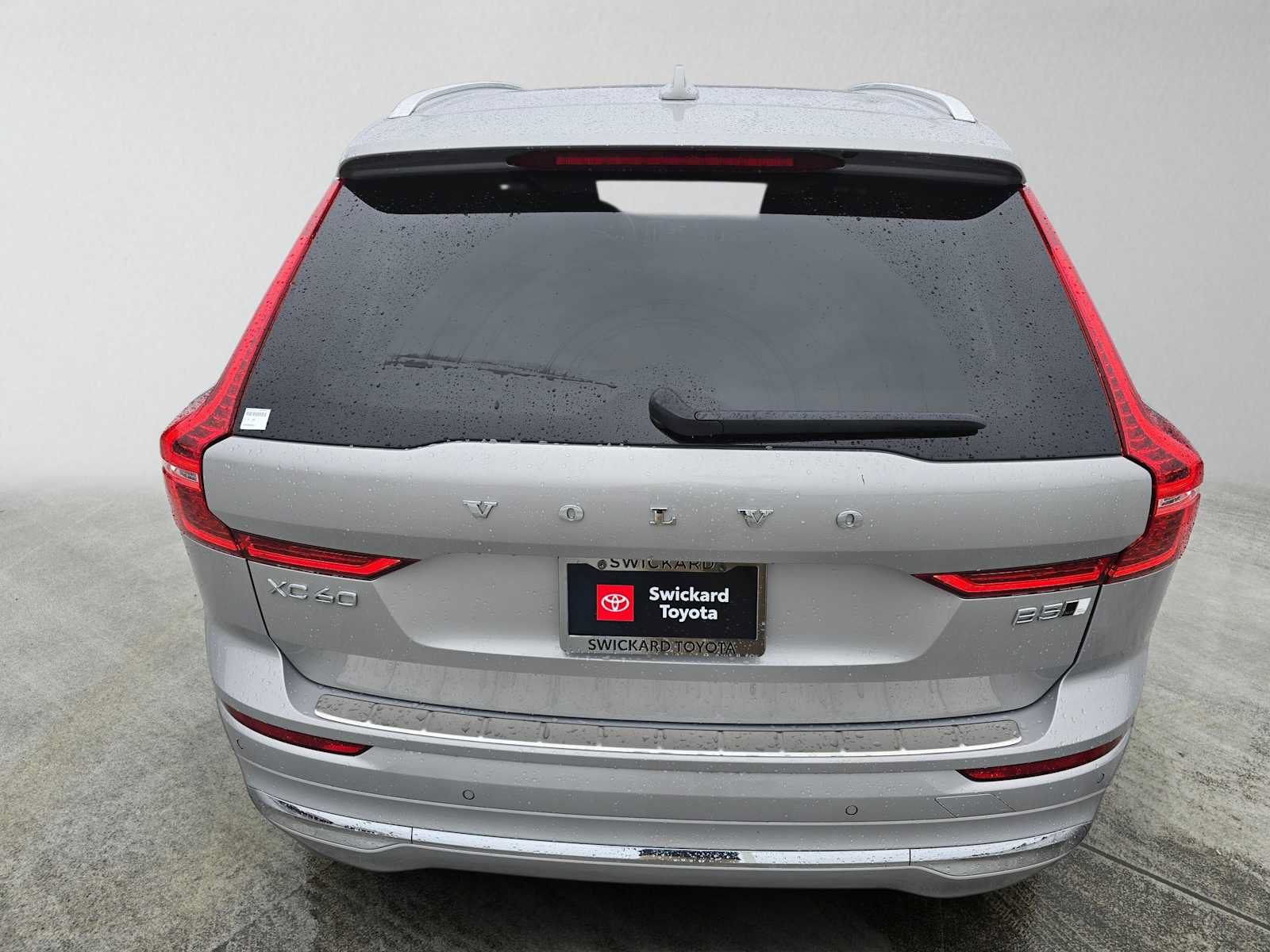 Used 2023 Volvo XC60 B5 Plus w/ Climate Package AWD/4WD image 7