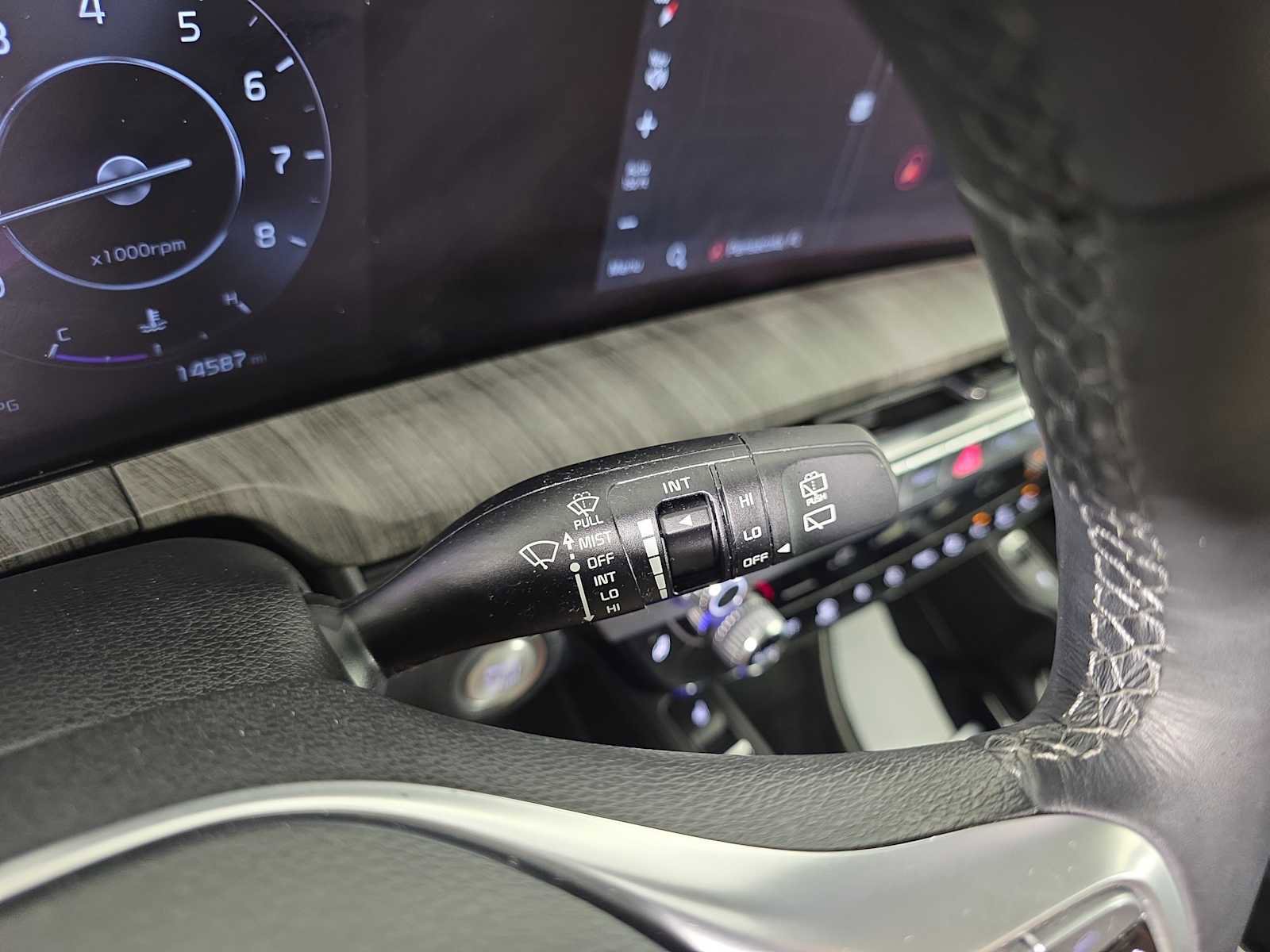 Used 2024 Kia Telluride SX w/ Towing Package image 46