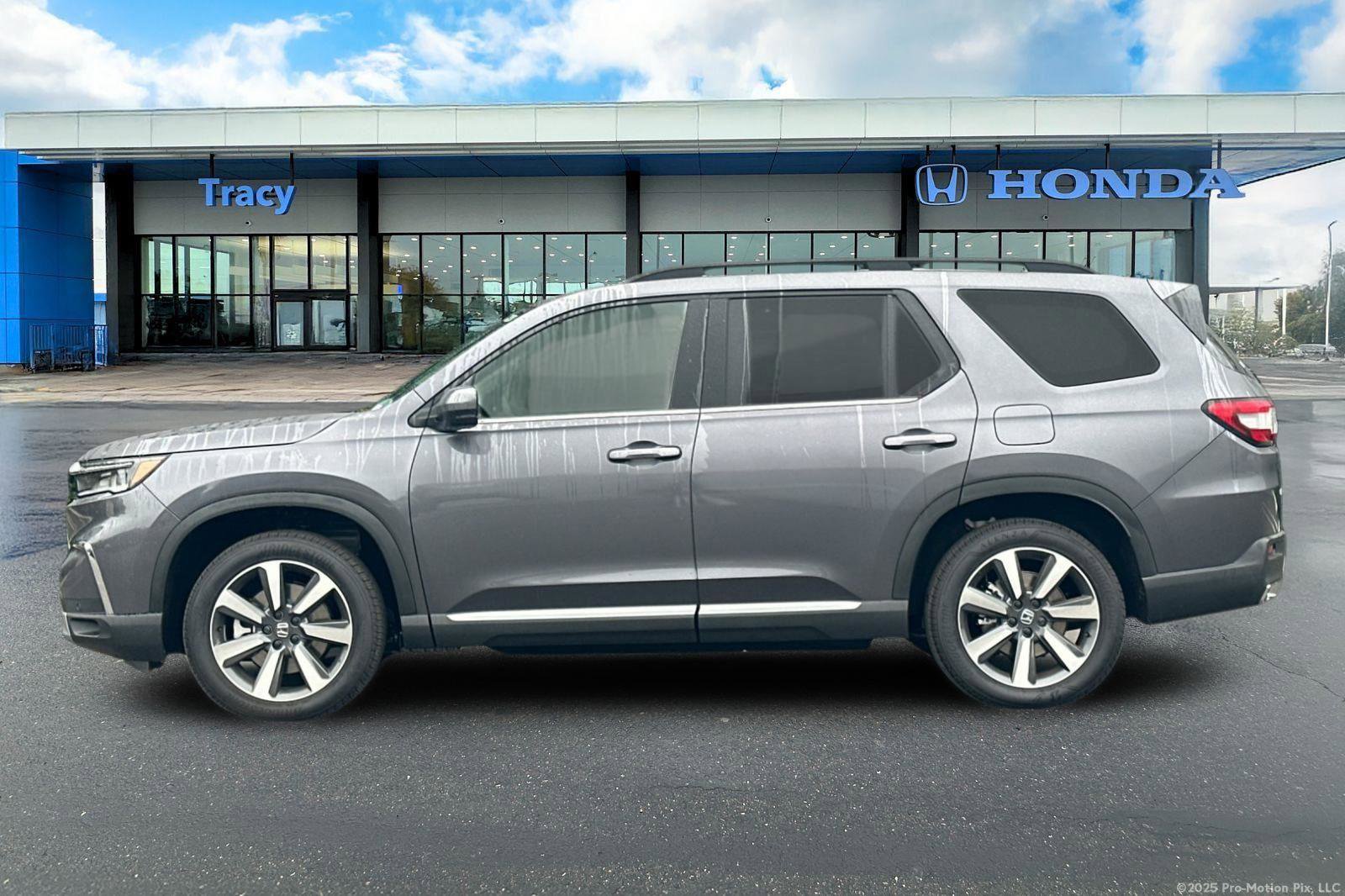 New 2025 Honda Pilot Touring image 7