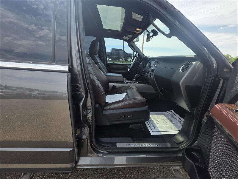 Used 2015 Ford Expedition Platinum AWD/4WD image 12