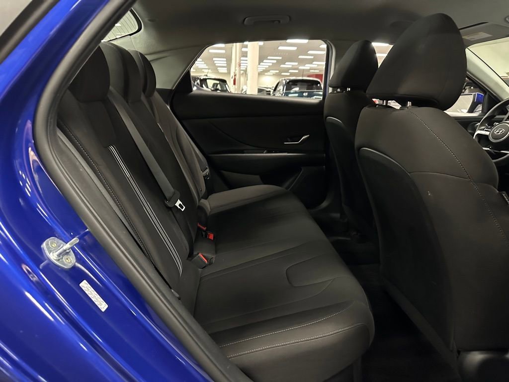 Used 2023 Hyundai Elantra Blue image 28